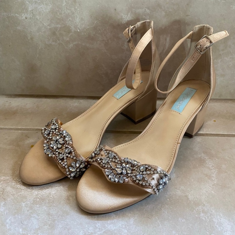 Betsy Johnson SB Mel Womens Heels Champagne
